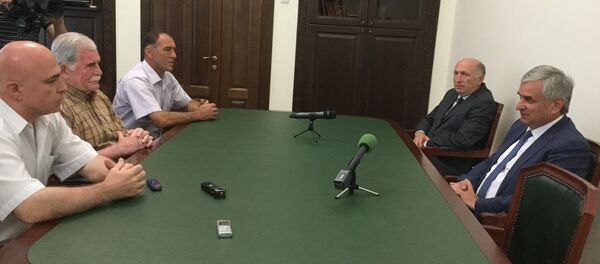 Встреча Хаджимба с добровольцами. - Sputnik Абхазия