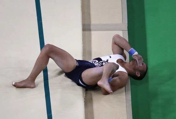 Для французского гимнаста Самира Аита Саида выступление в опорном прыжке закончилось переломом ноги. - Sputnik Абхазия