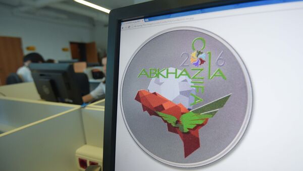 Макет памятной монеты ЧМ Conifa, выпущенной Нацбанком РА - Sputnik Абхазия