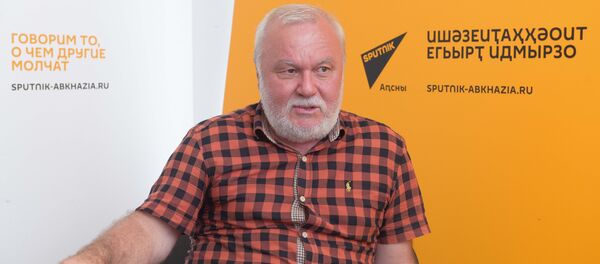 Художник Виталий Кацба Художник Виталий Кацба - Sputnik Абхазия