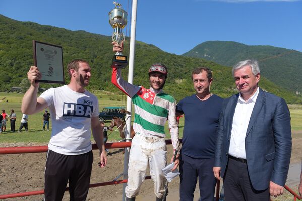 Скачки на бзыбском эподроме на Кубок президента - Sputnik Абхазия