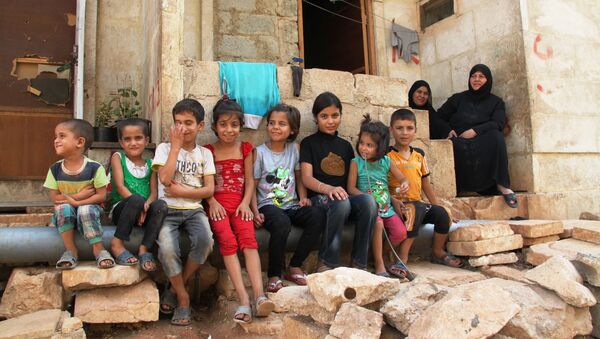 Дети из семей беженцев в Алеппо близь зоны боевых действий. - Sputnik Абхазия