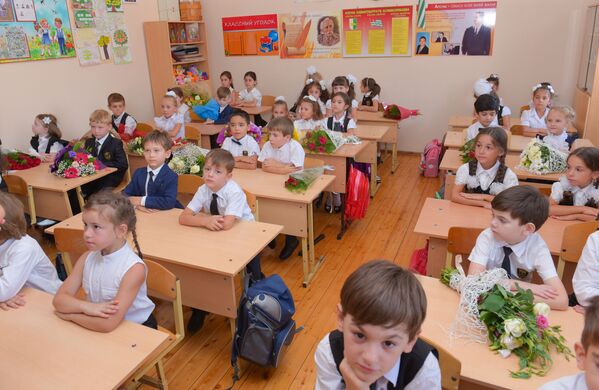 Первое сентября во 2-ой школе. - Sputnik Абхазия