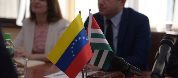 Встреча в МИДе с послами из Венесуэлы. Встреча в МИДе с послами из Венесуэлы. - Sputnik Абхазия