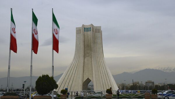 Башня Азади, построенная на одноименной площади в Тегеране. - Sputnik Абхазия