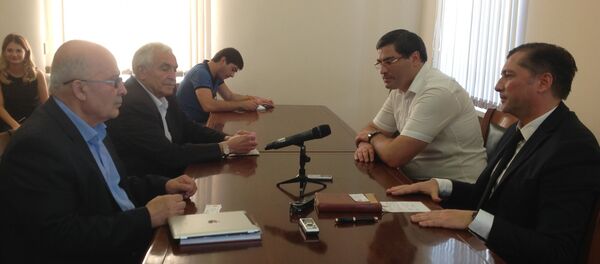 Витали Габниеи Владимир Таимазови аиԥылара рыман Витали Габниеи Владимир Таимазови аиԥылара рыман - Sputnik Аҧсны