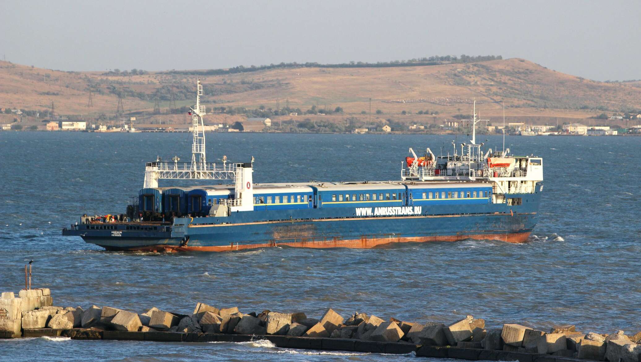 Железнодорожный паром крым. Паром через керченский пролив. Паром симферополь. Паромы крыма керчь лаврентий. Паромная переправа севастополь северная.