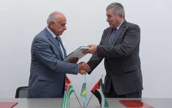 Подписание соглашения между ТПП Абхазии с ассоциацией семьи Абаза в Иордании - Sputnik Абхазия