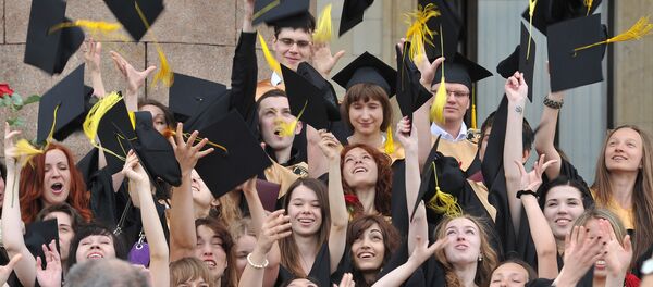 Архивное фото выпускников вуза - Sputnik Абхазия