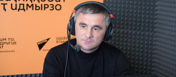 Архивное фото члена Общественной палаты Рауля Лолуа Архивное фото члена Общественной палаты Рауля Лолуа - Sputnik Абхазия