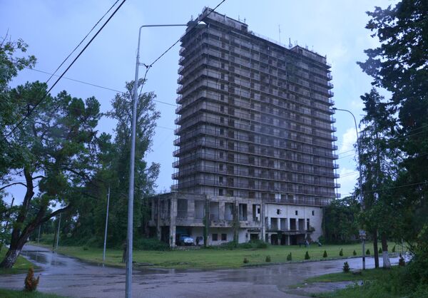 Здание, с которого осуществлялось вещание гудаутского телевидения Здание, с которого осуществлялось вещание гудаутского телевидения - Sputnik Абхазия