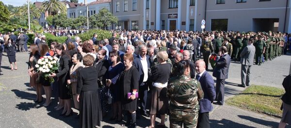 В День освобождения Сухума в Парке Славы возложили цветы - Sputnik Абхазия