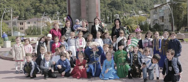 Аԥсны зхы ақәызҵаз аҵеицәа рбаҟа амҵан ашәҭқәа шьҭарҵеит Гагратәи ахәыҷбаҳчақәа рааӡамҭацәа - Sputnik Аҧсны