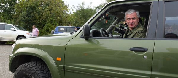 Президент принял участие в автопробеге Дорога жизни - Sputnik Абхазия