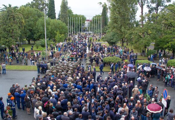 Возложение в Парке Славы в честь Дня Победы - Sputnik Абхазия