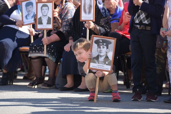 Бессмертный полк в честь Дня Победы в Сухуме - Sputnik Абхазия