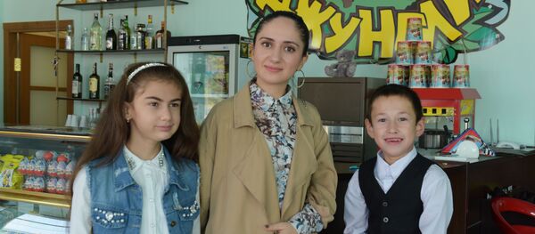 Ашана зхылаԥшуа ахәыҷқәа хҩык: Анела Лакашьиа, Баграт Джобава, Аслана Џьинџьолиа Ашана зхылаԥшуа ахәыҷқәа хҩык: Анела Лакашьиа, Баграт Джобава, Аслана Џьинџьолиа - Sputnik Аҧсны