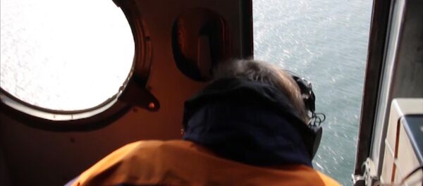 Спасатели на вертолете искали  моряков с затонувшего в Крыму плавучего крана - Sputnik Абхазия