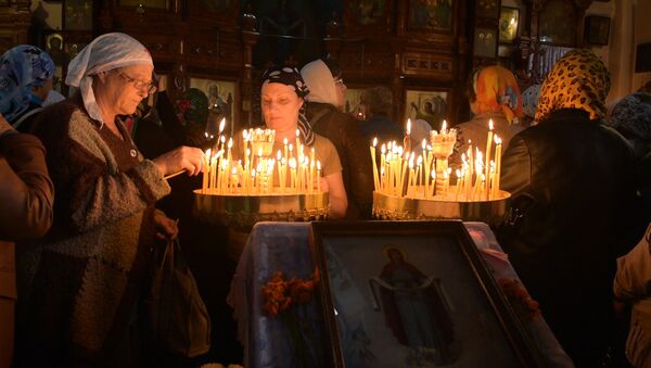 В Храме покрова пресвятой богородицы провели божественную литургию - Sputnik Абхазия