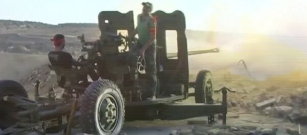 Сирийские военные из зенитных орудий обстреляли позиции боевиков в Алеппо Сирийские военные из зенитных орудий обстреляли позиции боевиков в Алеппо - Sputnik Абхазия