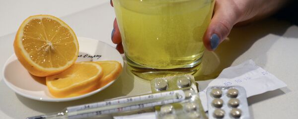 Лекарственные препараты и градусник для измерения температуры Лекарственные препараты и градусник для измерения температуры - Sputnik Аҧсны