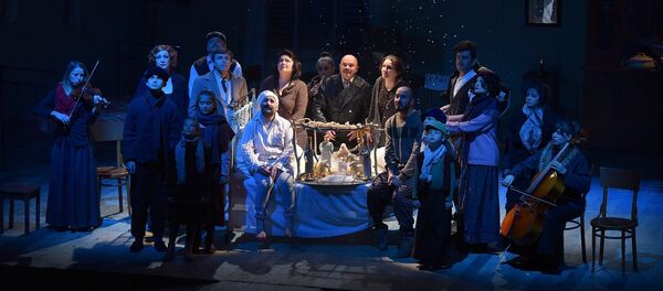 В РУСДРАМе прошел предпремьерный показ спектакля Рождество в доме Купьелло В РУСДРАМе прошел предпремьерный показ спектакля Рождество в доме Купьелло - Sputnik Абхазия