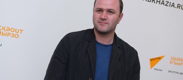 Аҳәынҭқарратә аҿартә театр анапхгаҩы Аслан Еныкь - Sputnik Аҧсны