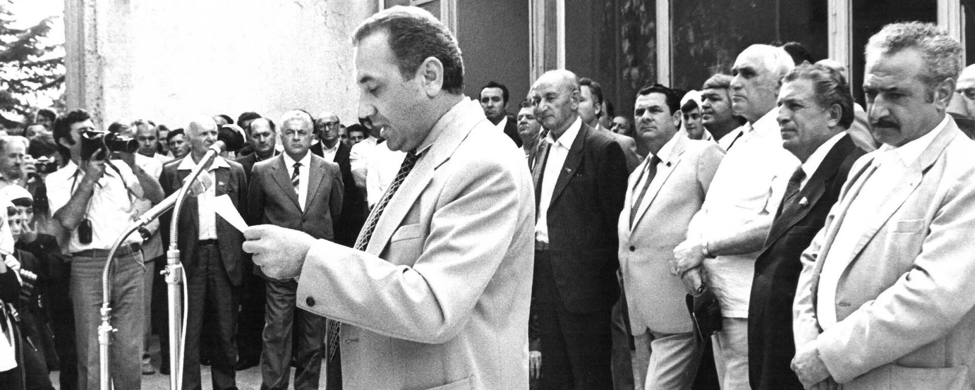Энвер Капба во время выступления на референдуме О сохранении СССР в Сухуме, в 1991 году - Sputnik Аҧсны, 1920, 20.10.2021