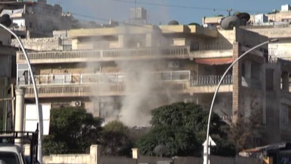 Террористы открыли огонь по уходящим из Алеппо жителям. Кадры с места обстрела - Sputnik Абхазия
