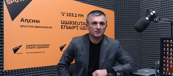 Архивное фото члена общественной палаты Рауля Лолуа Архивное фото члена общественной палаты Рауля Лолуа - Sputnik Абхазия