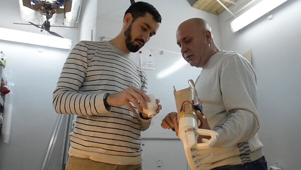 Белорусский программист создал для отца электромеханический протез - Sputnik Абхазия