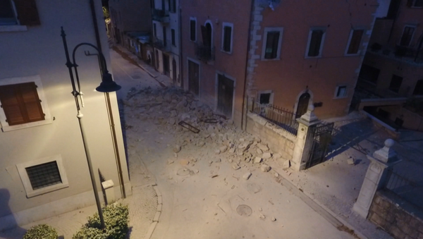 Разрушенные здания и пустынные улицы – последствия землетрясения в Италии - Sputnik Абхазия