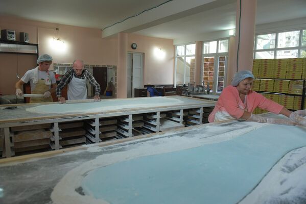Производство турецких сладостей рахат-лукум на предприятии Щемсеттина Пилия - Sputnik Абхазия