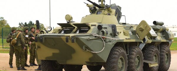 Военнослужащие российской военной базы в Гудауте рядом с бронетранспортером БТР-82АМ во время тренировки по противодействию терроризму Военнослужащие российской военной базы в Гудауте рядом с бронетранспортером БТР-82АМ во время тренировки по противодействию терроризму - Sputnik Аҧсны