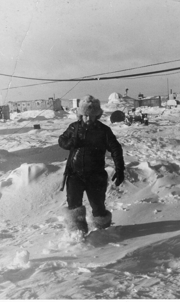 Вадим Медведовский в составе экспедиции Северный полюс-18 в 1969 году Вадим Медведовский в составе экспедиции Северный полюс-18 в 1969 году - Sputnik Абхазия
