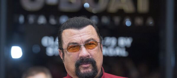 Архивное фото американского актера Стивена Сигала Архивное фото американского актера Стивена Сигала - Sputnik Абхазия