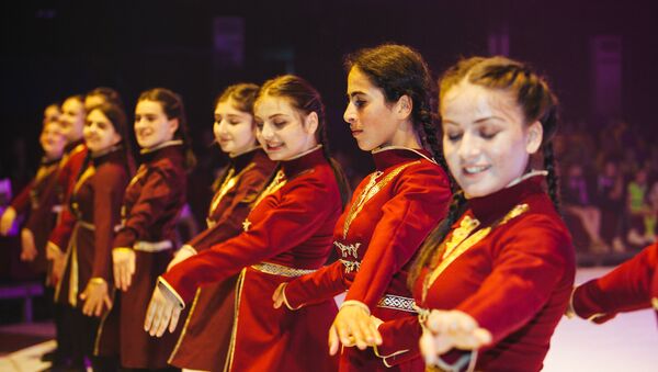 Выступление танцевального ансамбля Ачандара на фестивале Арт-Арена в Сочи - Sputnik Абхазия