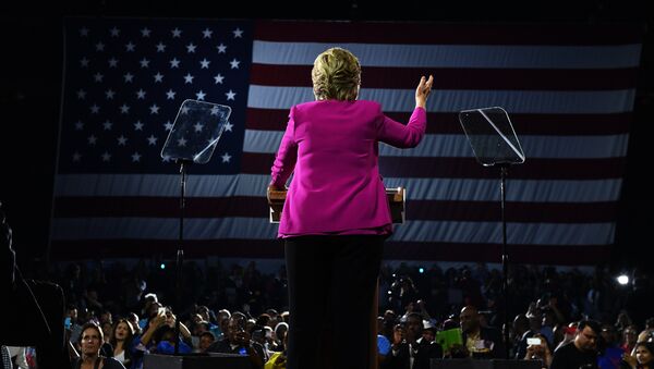 Кандидат в президенты США от демократической партии Хилари Клинтон во время предвыборной кампании - Sputnik Абхазия