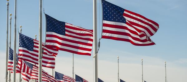 Американские флаги на мачте вокруг основания памятника Вашингтону, на Аллее возле Капитолия в Вашингтоне, округ Колумбия, 7 марта 2016 года Американские флаги на мачте вокруг основания памятника Вашингтону, на Аллее возле Капитолия в Вашингтоне, округ Колумбия, 7 марта 2016 года - Sputnik Абхазия
