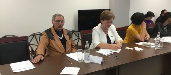 Круглый стол по обсуждению содержания нового учебника по истории Абхазии с участием членов Аитааира - Sputnik Абхазия