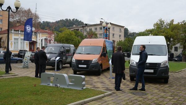 Выставка автомобилей ГАЗ в рамках IIV Российско-абхазского делового форума в Сухуме - Sputnik Абхазия