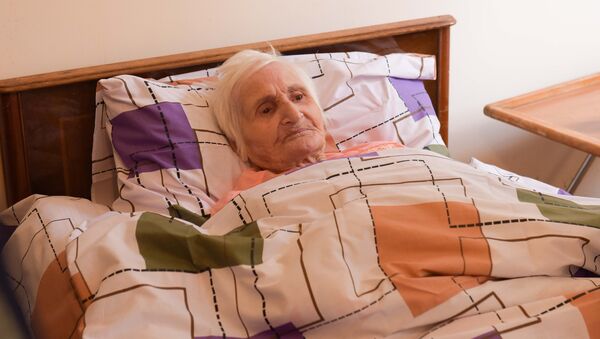 116-летняя Нуца Адлейба-Думава, претендующая на рекорд Гиннеса как старейшая жительница планеты. - Sputnik Абхазия