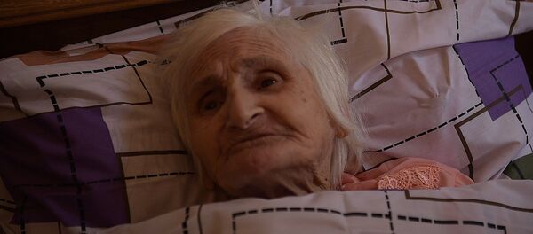 Нуца Адлейба – Думава в свои 116 лет читает по памяти стихи Дмитрия Гулия Нуца Адлейба – Думава в свои 116 лет читает по памяти стихи Дмитрия Гулия - Sputnik Абхазия