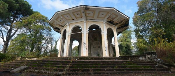 Бывший ресторан на сухумской горе - Sputnik Абхазия