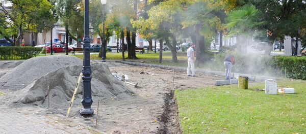 Строительство детской площадки в центральном парке Сухума Строительство детской площадки в центральном парке Сухума - Sputnik Аҧсны