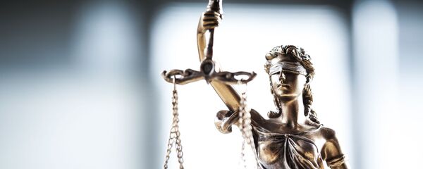 Статуя богини правосудия Фемиды с весами - Sputnik Абхазия