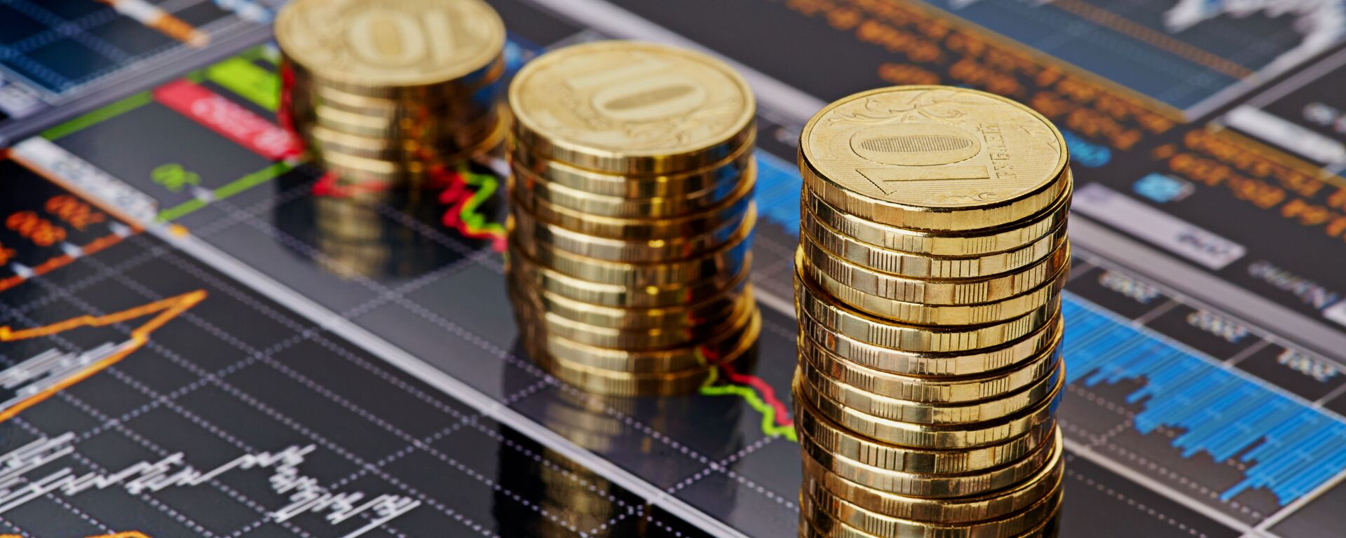 Стопки десятирублевых монет - Sputnik Абхазия, 1920, 20.03.2026