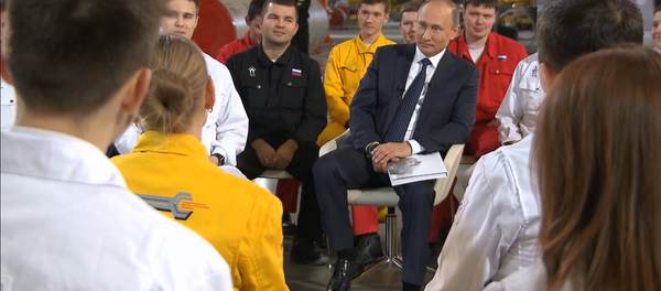 Путин ответил на вопросы о мечте, увлечениях и о том, кто такой Путин Путин ответил на вопросы о мечте, увлечениях и о том, кто такой Путин - Sputnik Абхазия