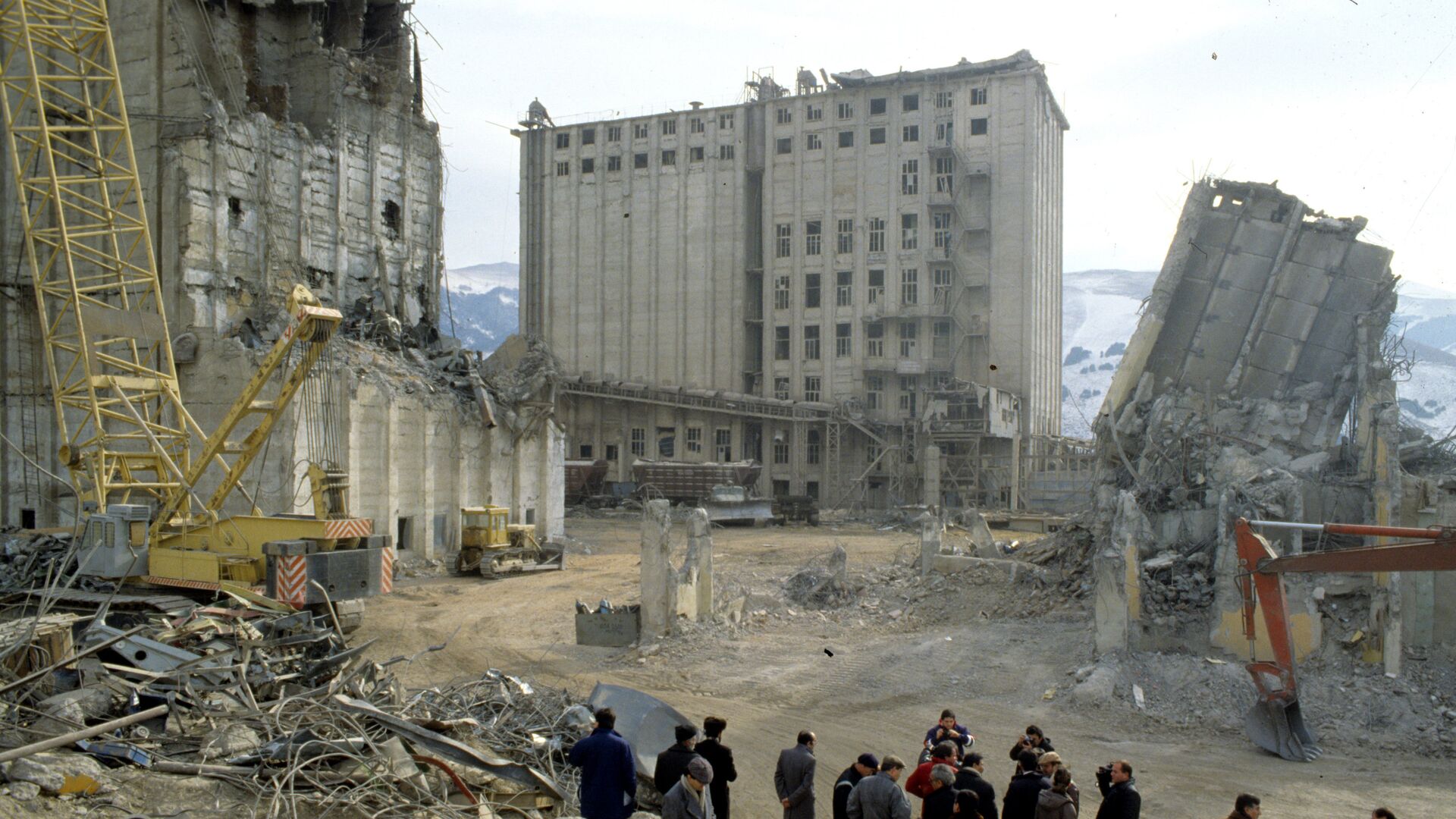 Разрушенный элеватор городского хлебокомбината в городе Спитак. - Sputnik Абхазия, 1920, 07.12.2021