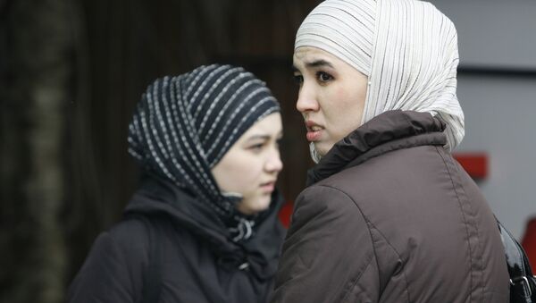 Архивное фото мусульманских девушек в платках - Sputnik Абхазия